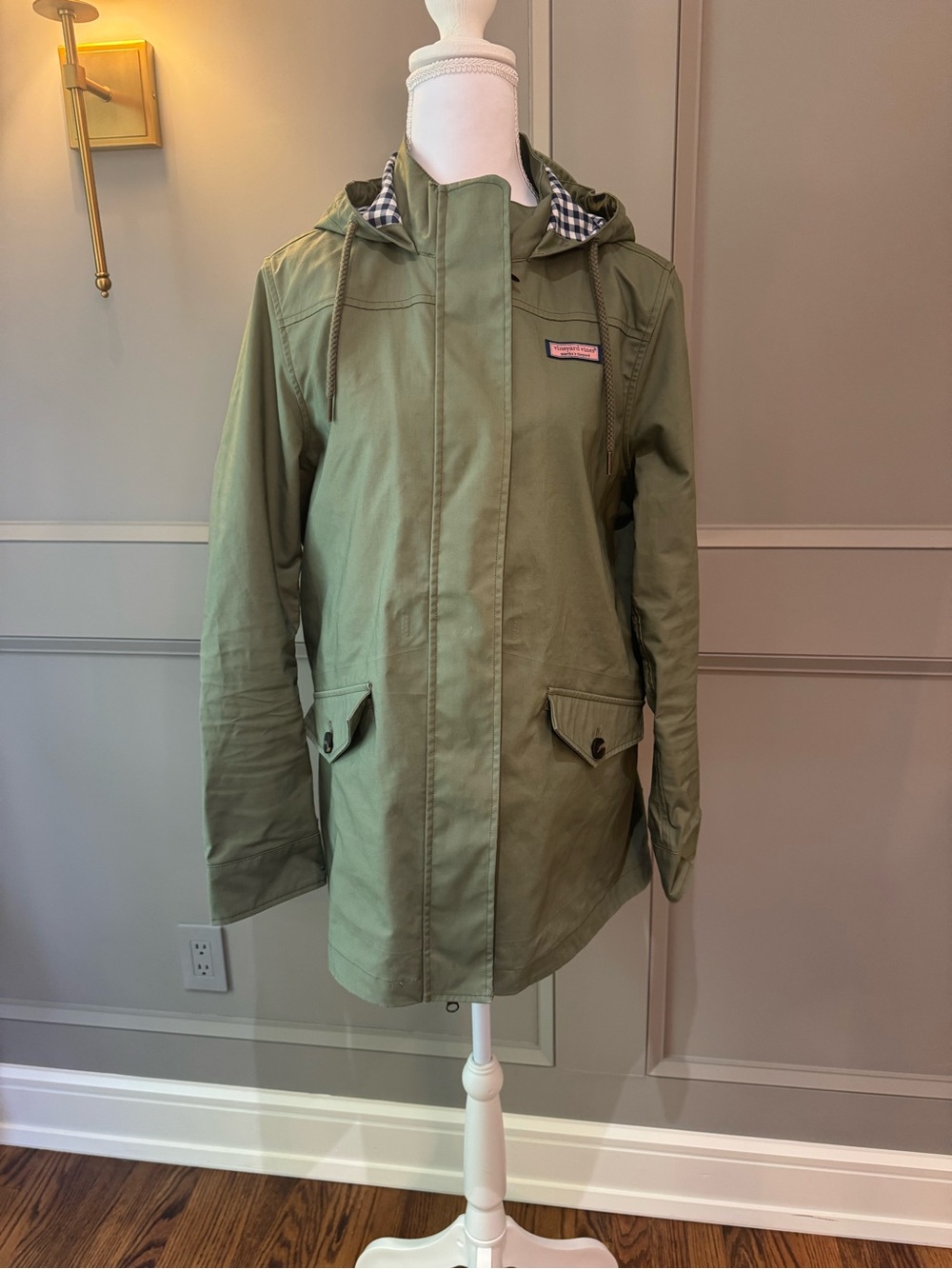 Vineyard Vines women’s Olive Hooded Raincoat LIKE NEW